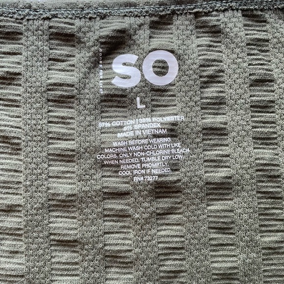 SO Crisscross lace-up Textured Crop Top with strings tied in a bow at bottom - Picture 3 of 6